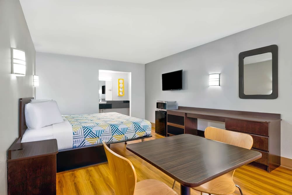 Motel 6 Plano, TX - Plano Northeast