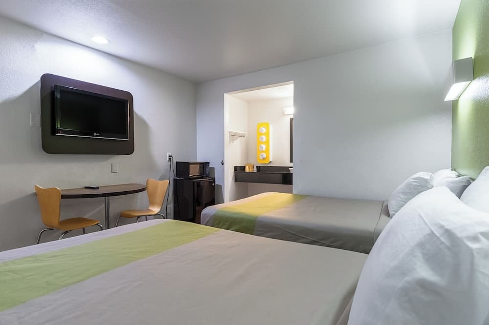 Motel 6 Riverside, CA - UCR East