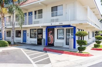 Motel 6 Bakersfield, CA - Convention Center