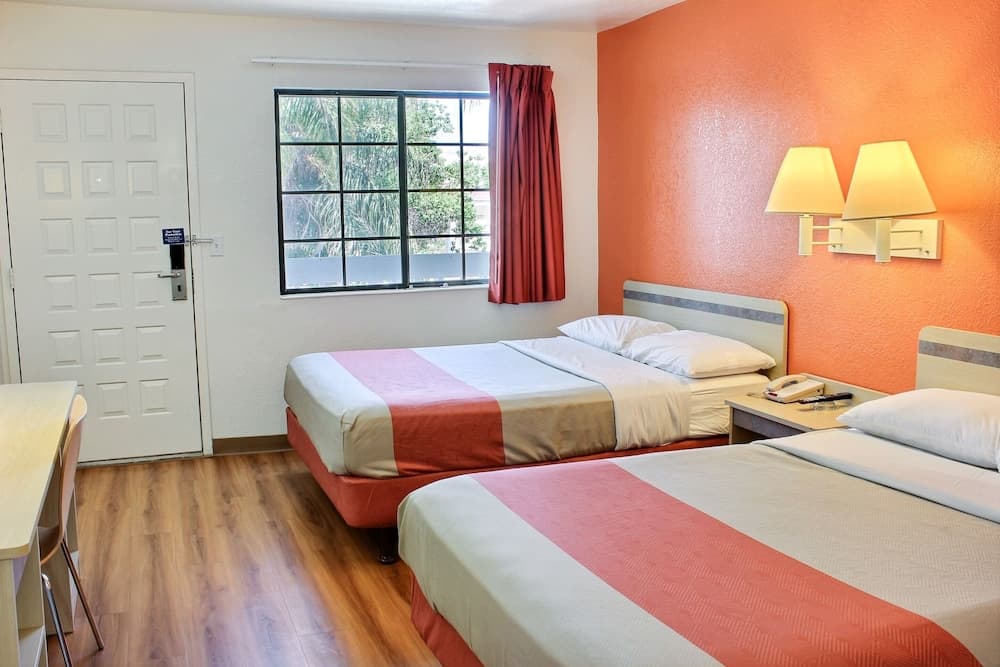 Motel 6 Coalinga, CA - East