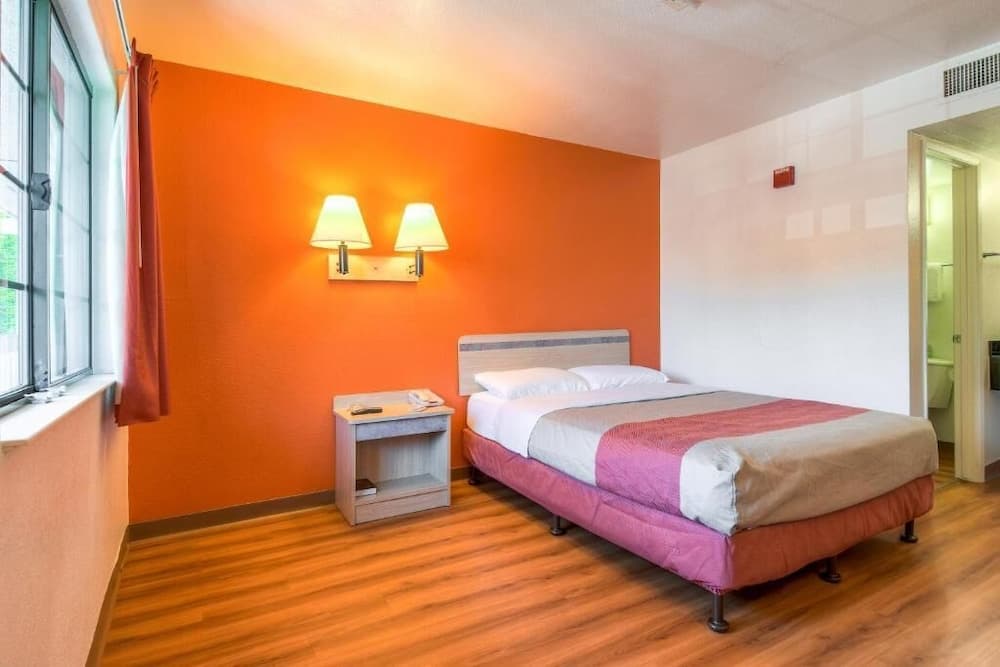 Motel 6 Pomona, CA - Los Angeles