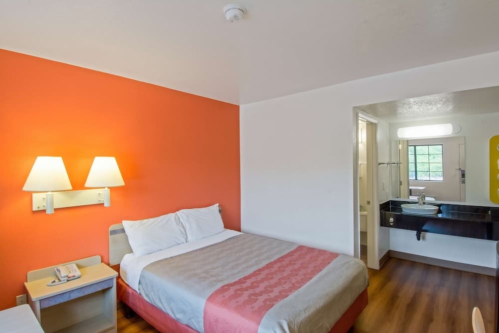 Motel 6 Redding, CA - South