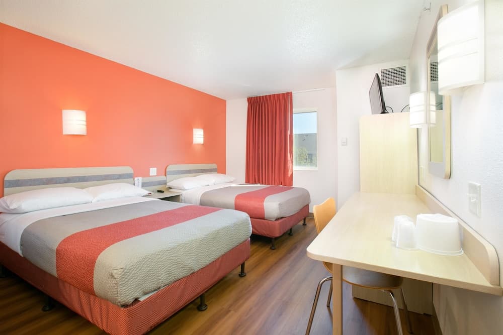 Motel 6 Brooklyn Center, MN - Minneapolis