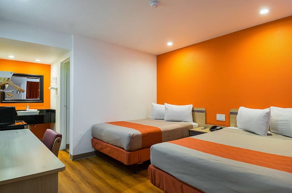 Motel 6 Lost Hills, CA