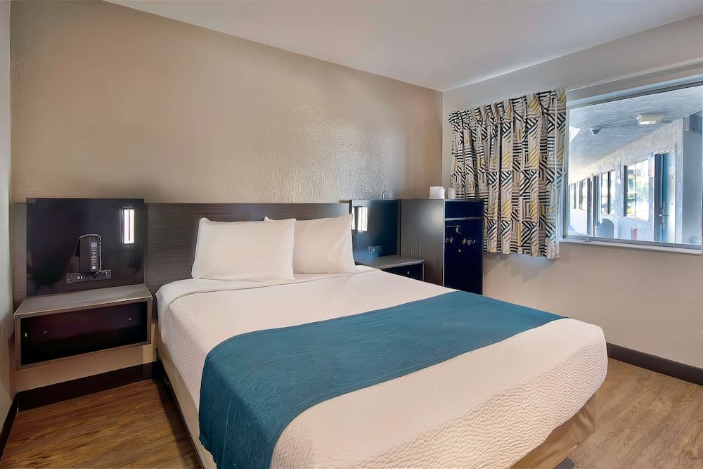 Motel 6 Palmdale, CA