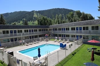 THE JACKSON SOUTHTOWN MOTEL