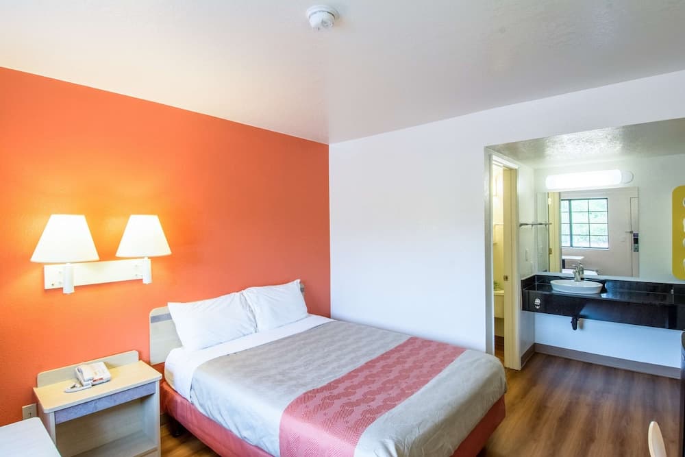 Motel 6 Redding, CA - North