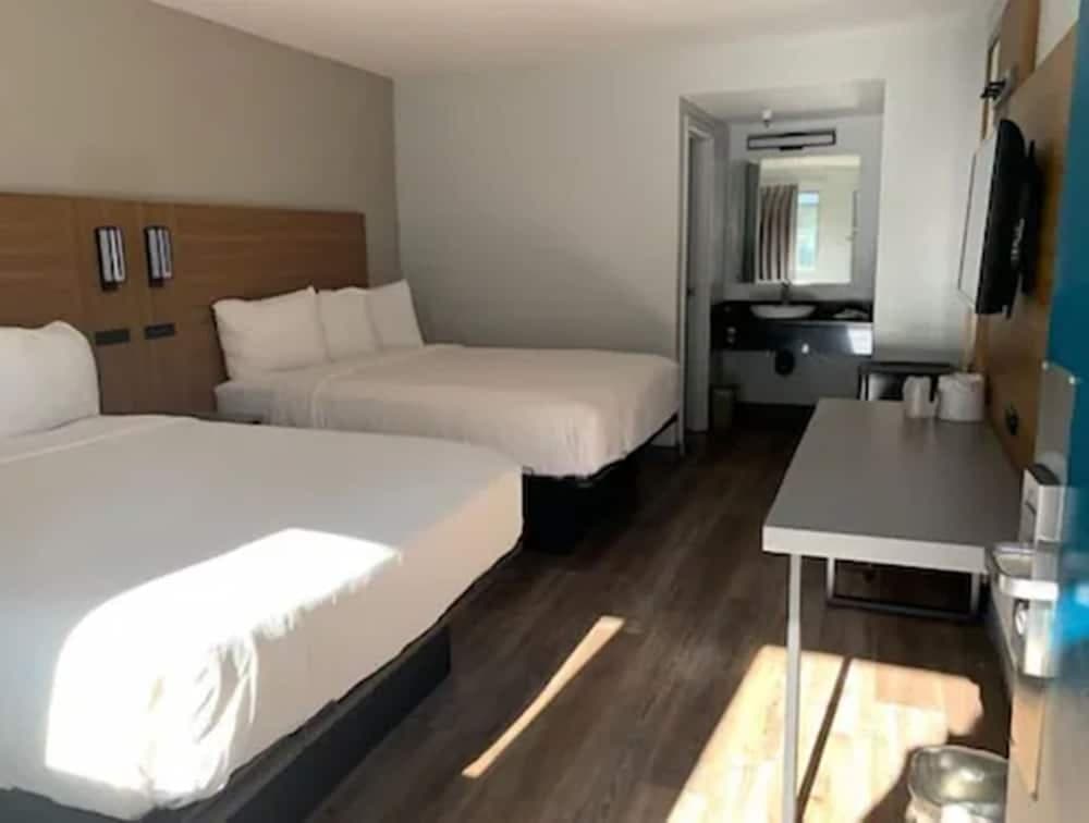 Motel 6 Santa Ana, CA