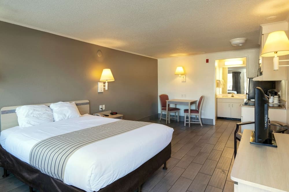 Suburban Studios Mentor - Cleveland Northeast