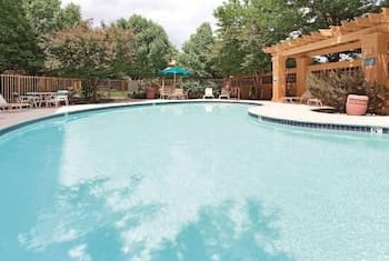 La Quinta Inn & Suites by Wyndham Colorado Springs South AP