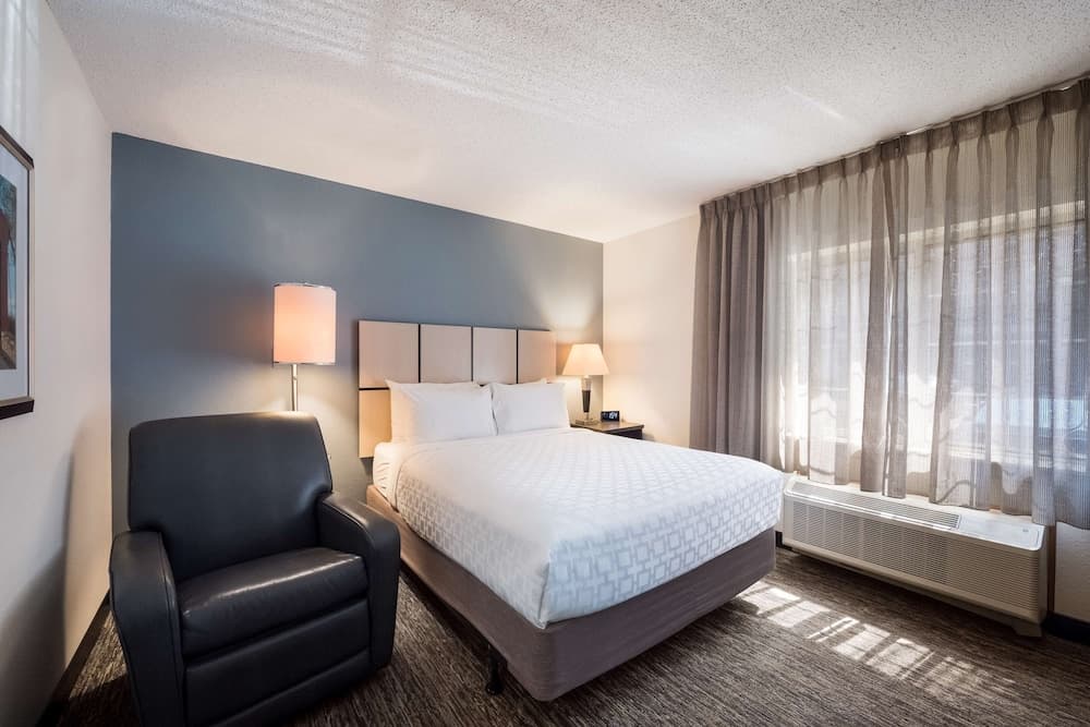 Sonesta Simply Suites Detroit Troy