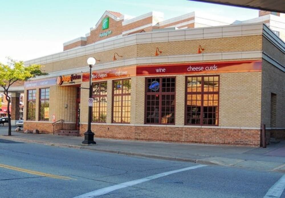 Holiday Inn Hotel & Suites La Crosse, an IHG Hotel