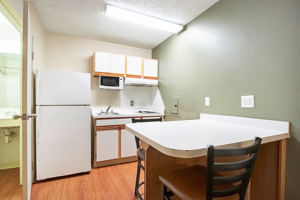 HomeTowne Studios Phoenix - Dunlap Ave