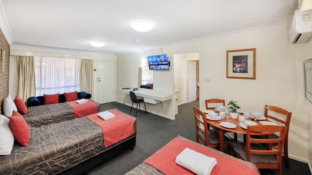 Top Of The Town Motel