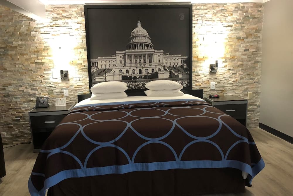 Super 8 by Wyndham Moberly MO