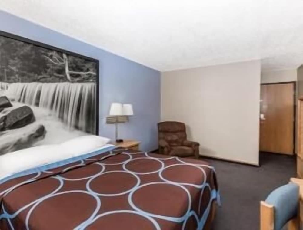 Super 8 by Wyndham Manhattan KS