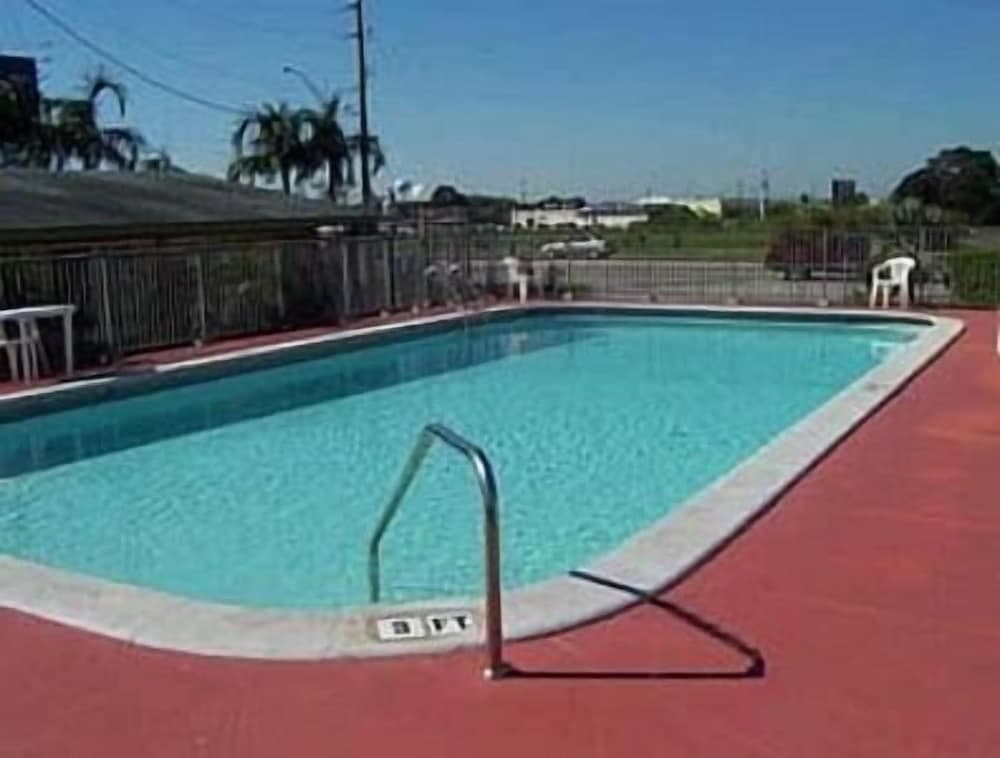 Econo Lodge Inn & Suites Florida City