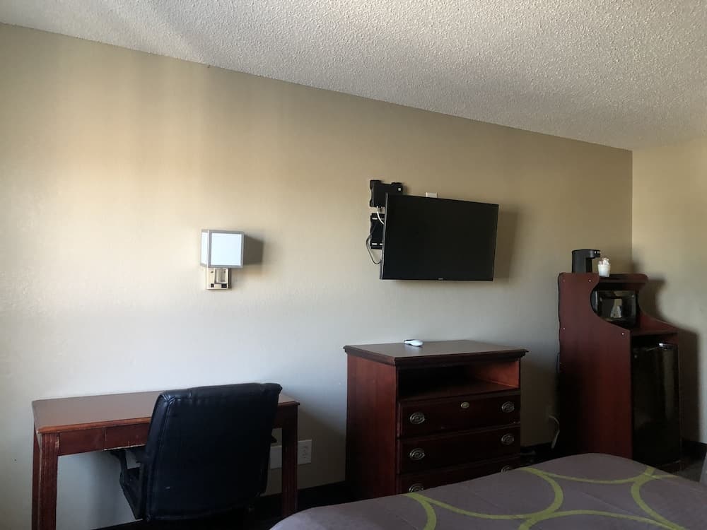 Super 8 by Wyndham Neosho