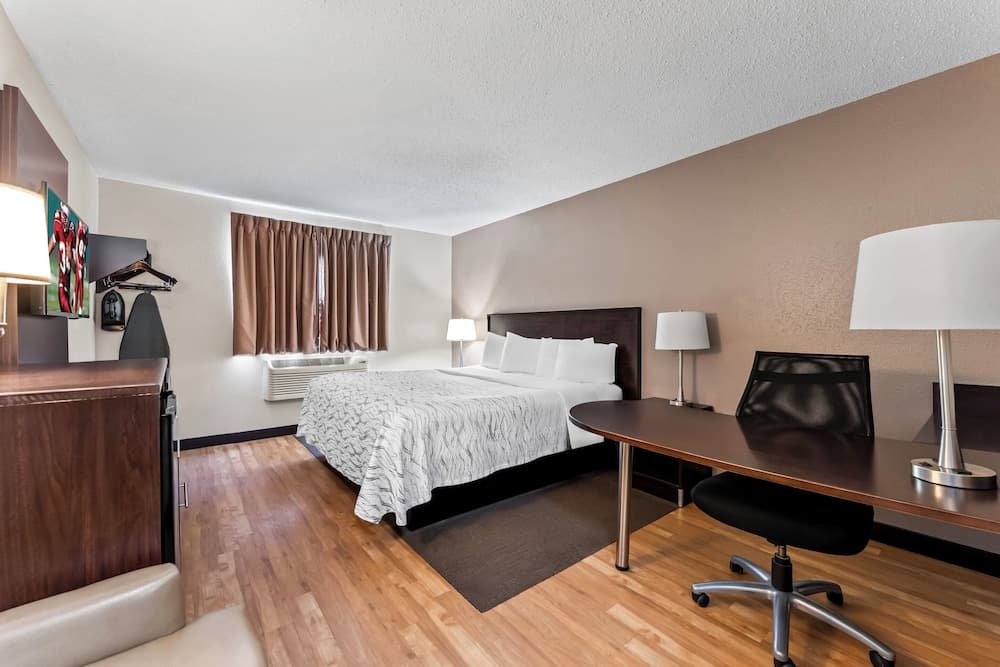 Red Roof Inn PLUS+ & Suites Malone