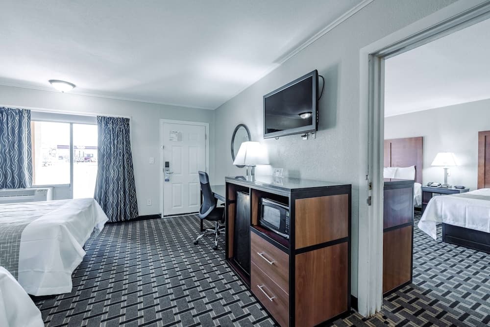 Travelodge by Wyndham Jackson I-40 Exit 82