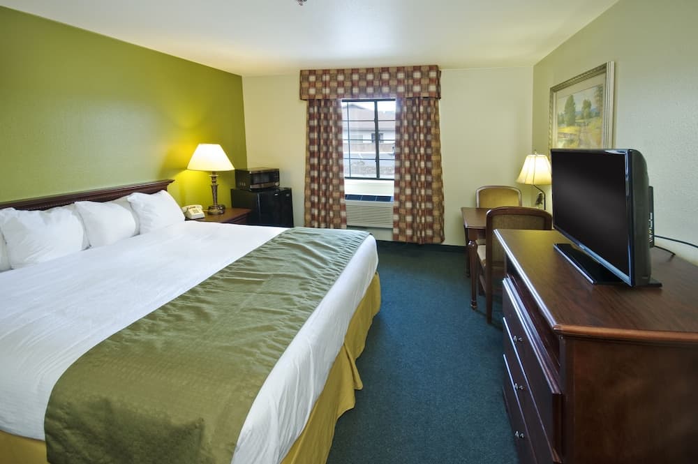 Super 8 by Wyndham McCall