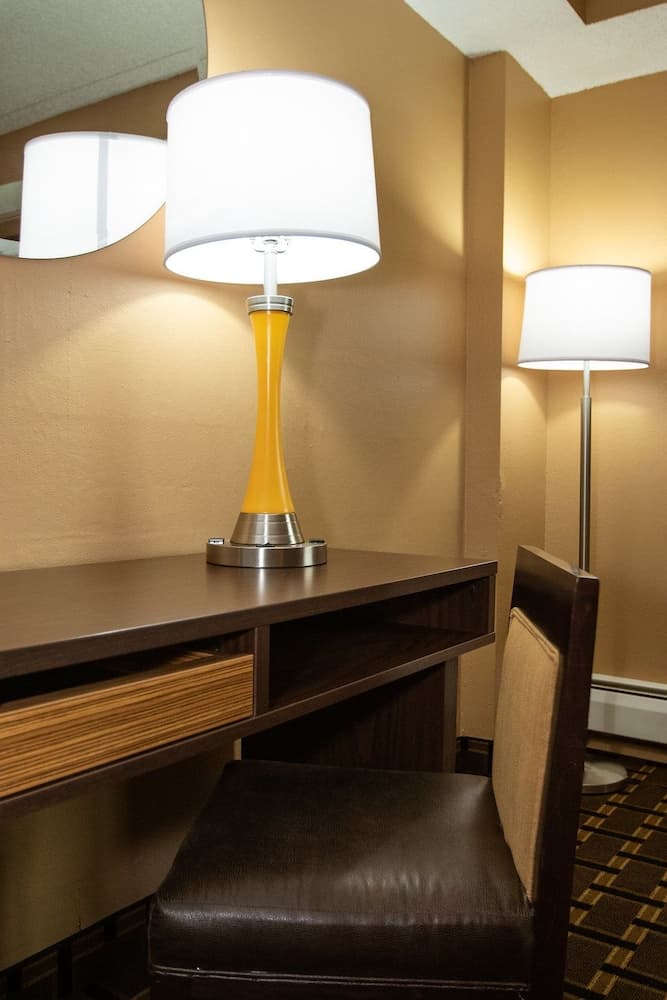 Super 8 by Wyndham Brooklyn Center/MPLS