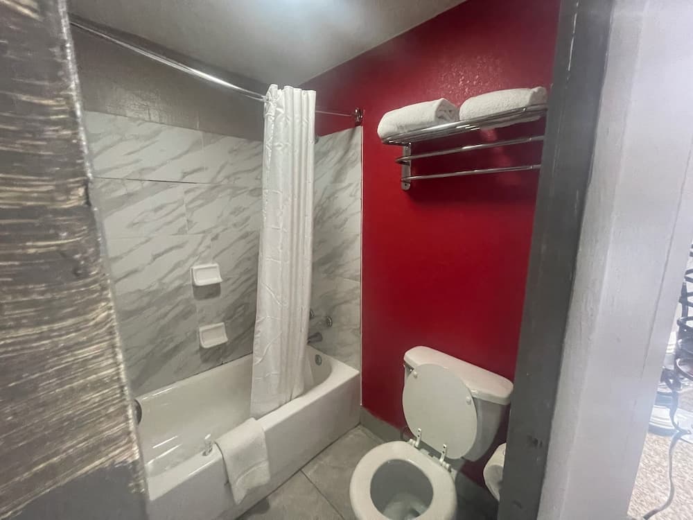 Super 8 by Wyndham Monroe