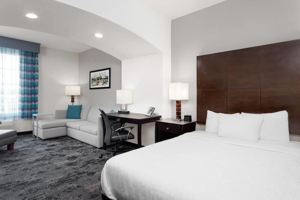 La Quinta Inn & Suites by Wyndham Columbus - Edinburgh