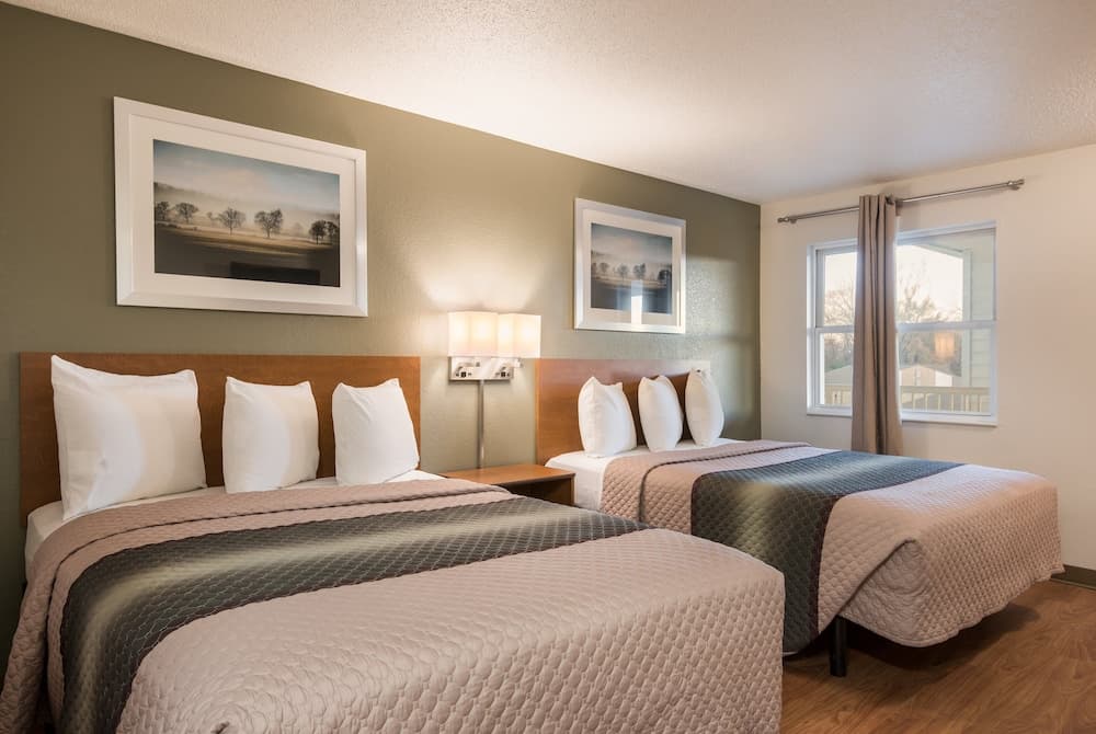 HomeTowne Studios by Red Roof Fresno - West