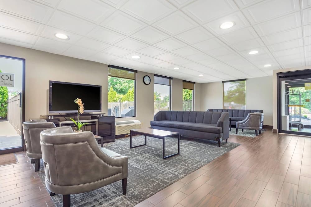 Quality Inn & Suites NJ State Capital Area