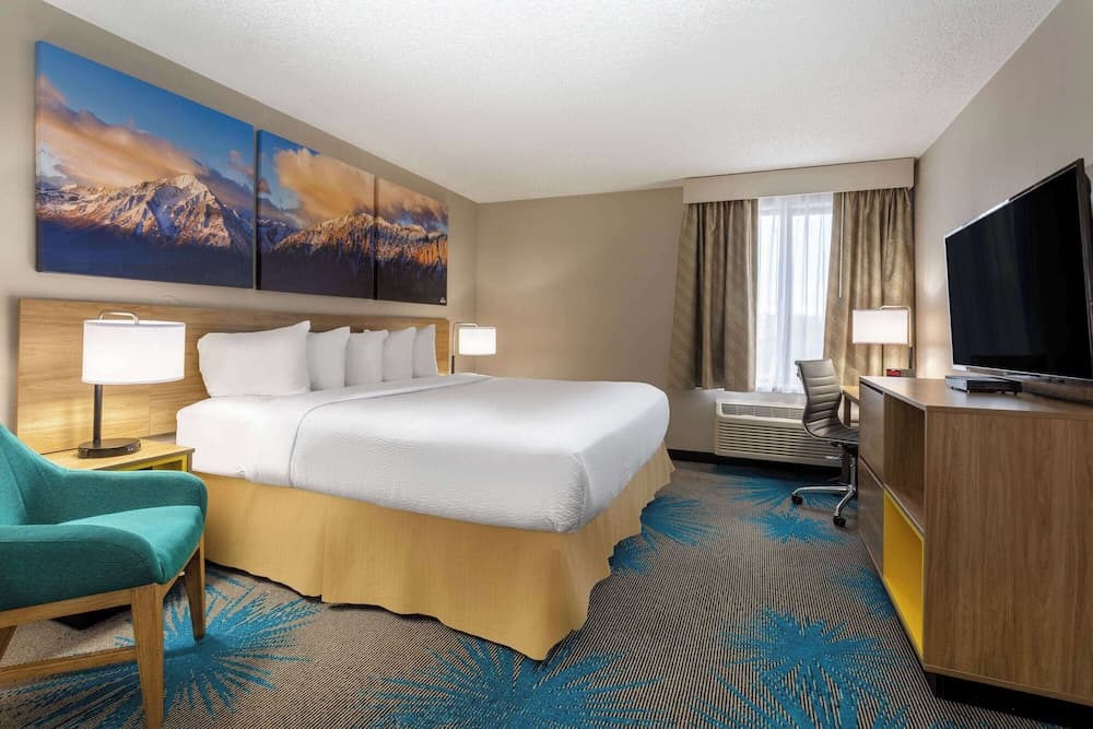 Days Inn & Suites by Wyndham Denver International Airport