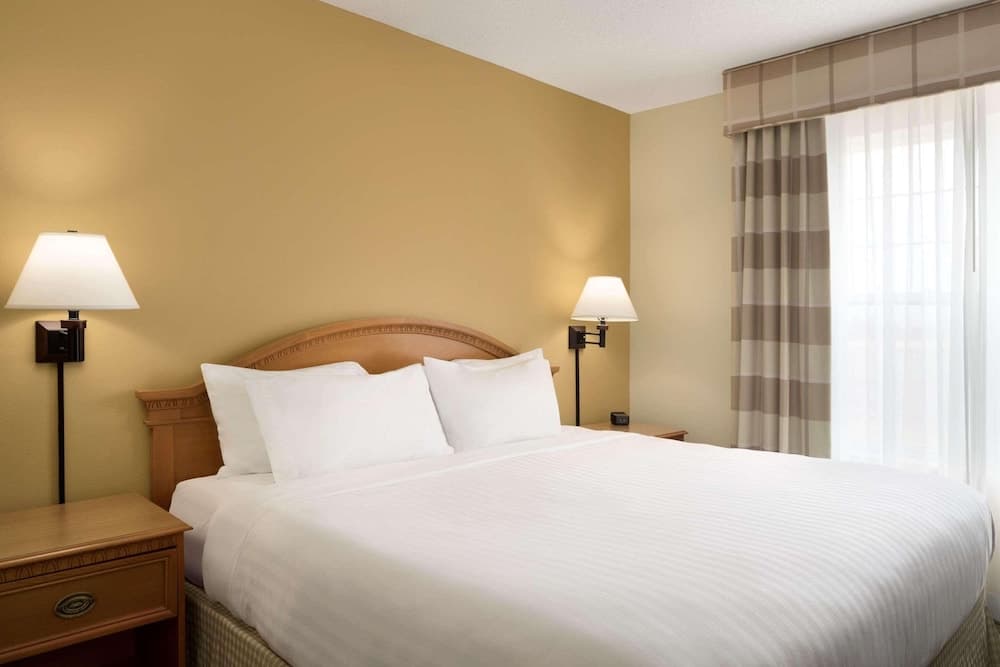 Country Inn & Suites by Radisson, Grinnell, IA