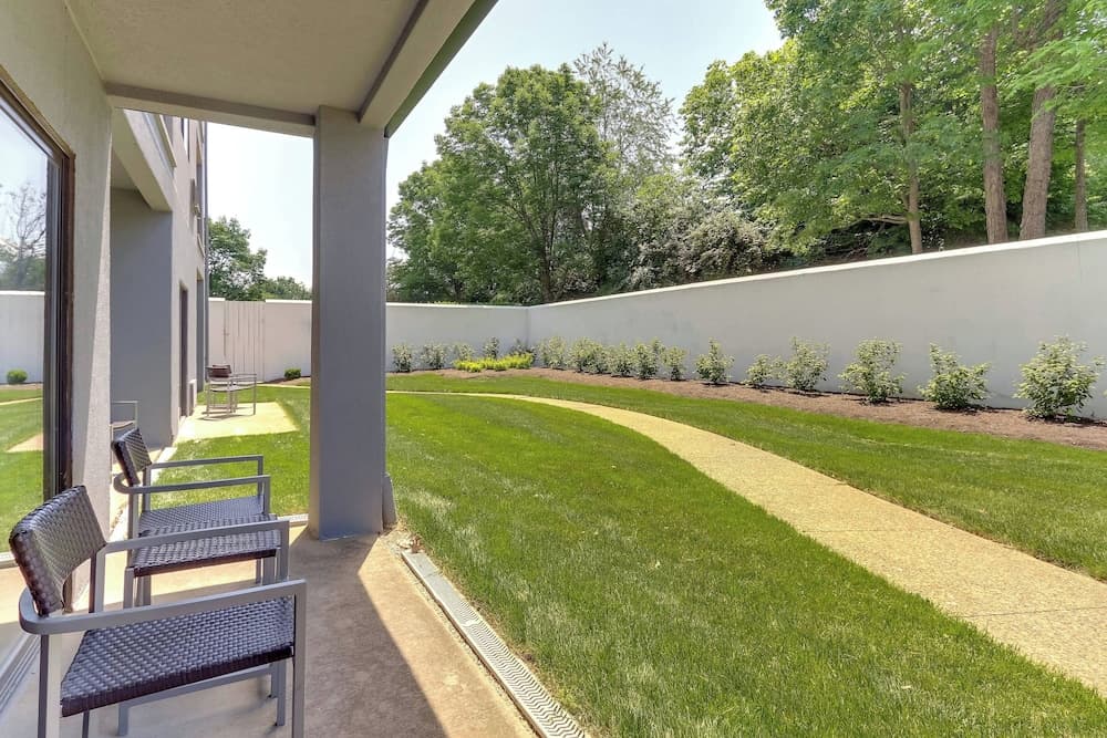 Courtyard Lexington South/Hamburg Place