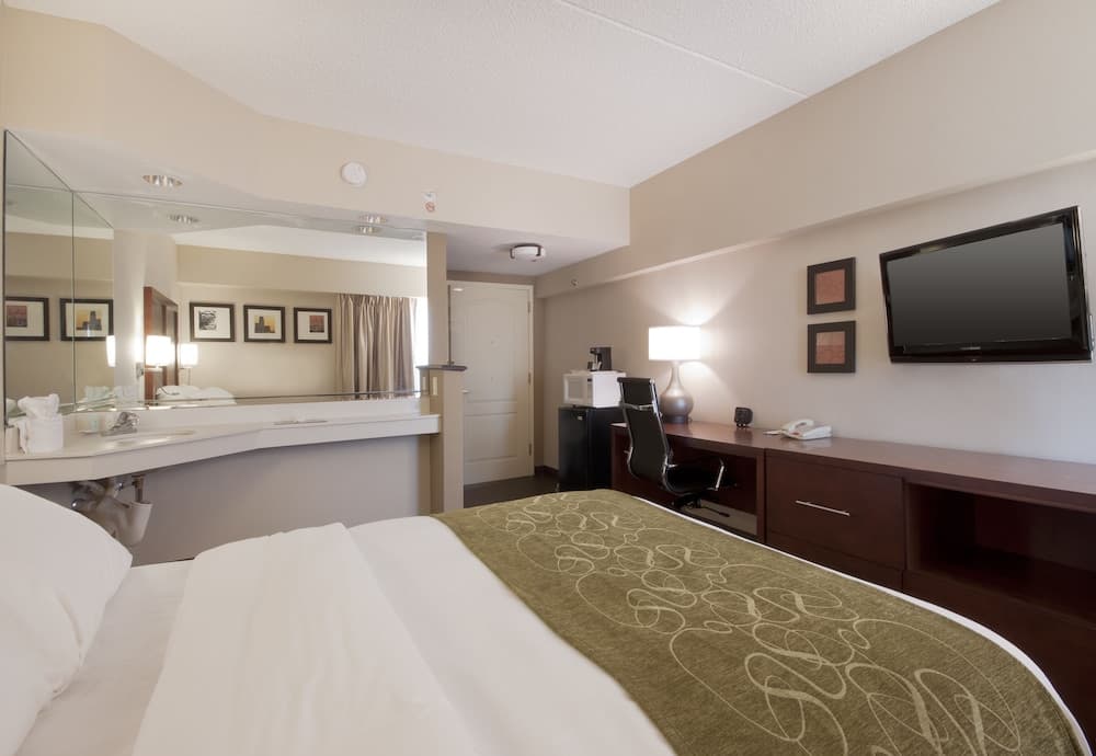 Comfort Suites at Woodbridge