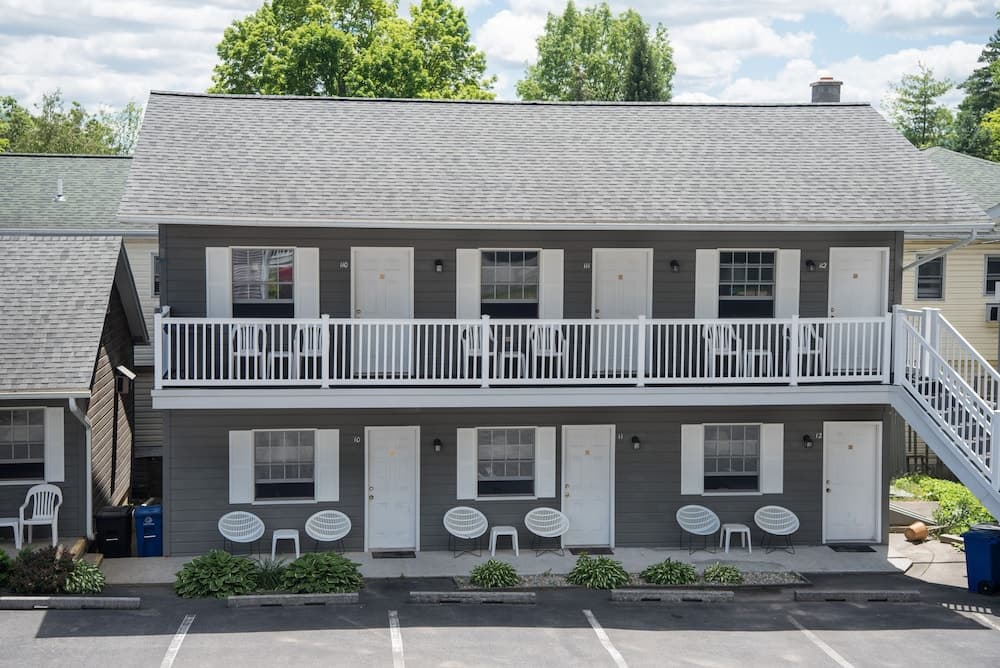 Adirondack Retreat Inn & Suites