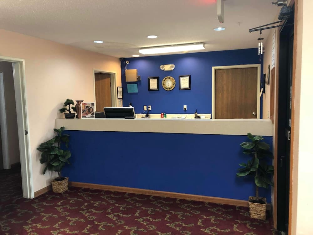 Super 8 by Wyndham Chenoa