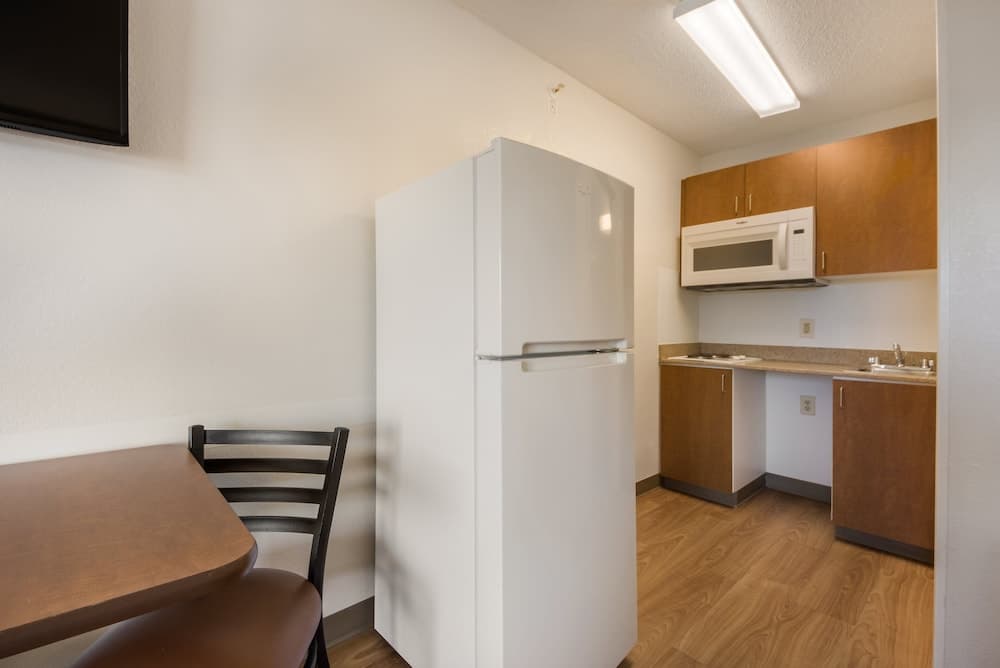 HomeTowne Studios by Red Roof Dallas - Mesquite