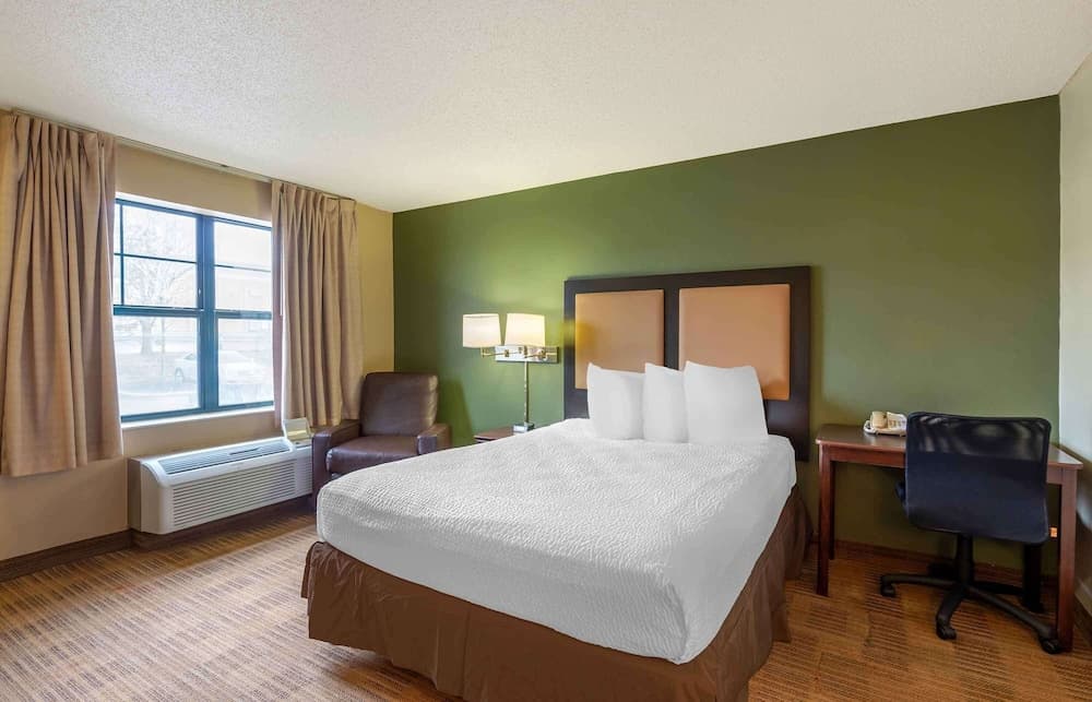 Extended Stay America Suites Chicago Woodfield Mall