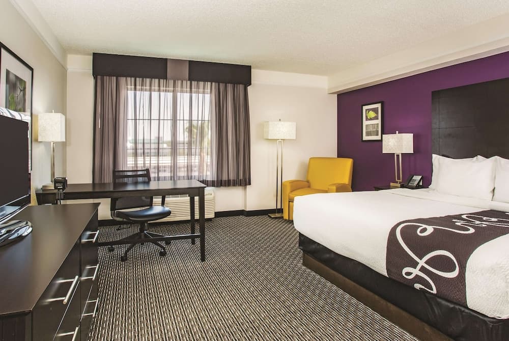 La Quinta Inn & Suites by Wyndham Las Vegas Summerlin Tech