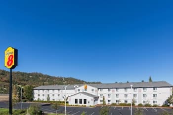 Super 8 by Wyndham Roseburg