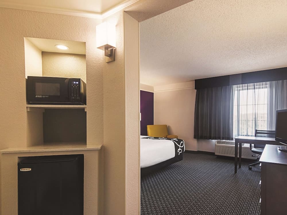 La Quinta Inn & Suites by Wyndham Oklahoma City - NW Expwy