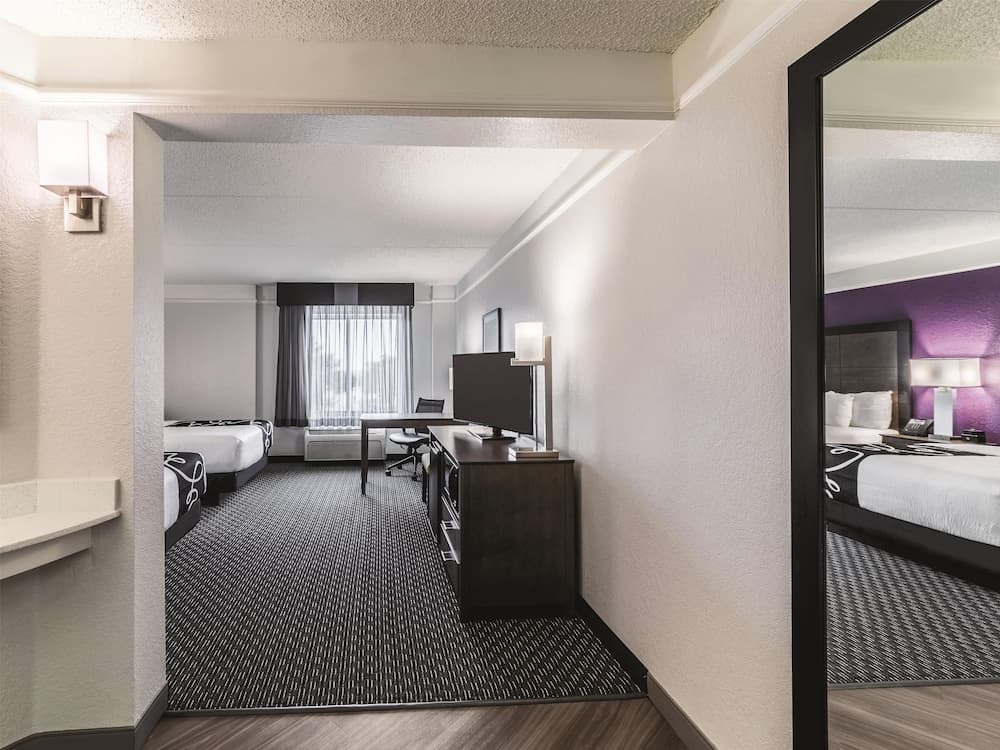 La Quinta Inn & Suites by Wyndham Austin Airport