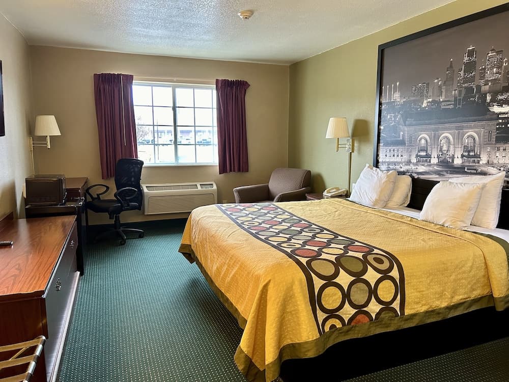 Super 8 by Wyndham Platte City Kansas City Area Airport