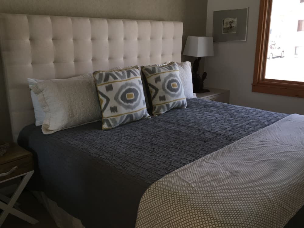 Chateau Blanc Condominiums