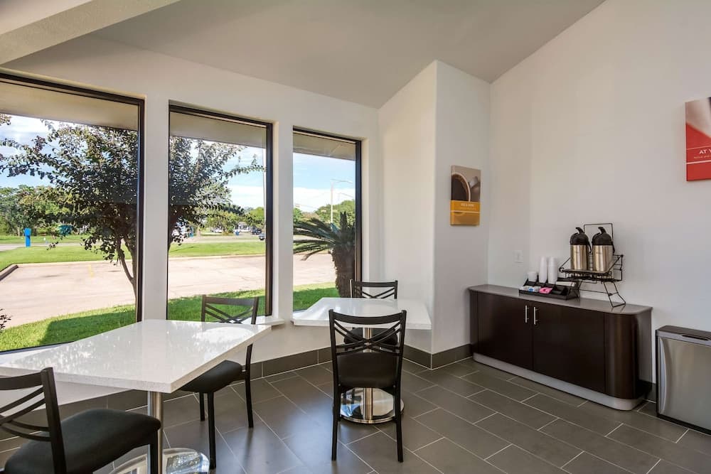 Motel 6 Freeport, TX