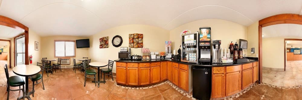 Super 8 by Wyndham West Fargo Main Ave ND