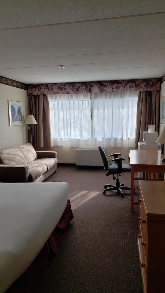 Ramada by Wyndham Pinewood Park Resort North Bay