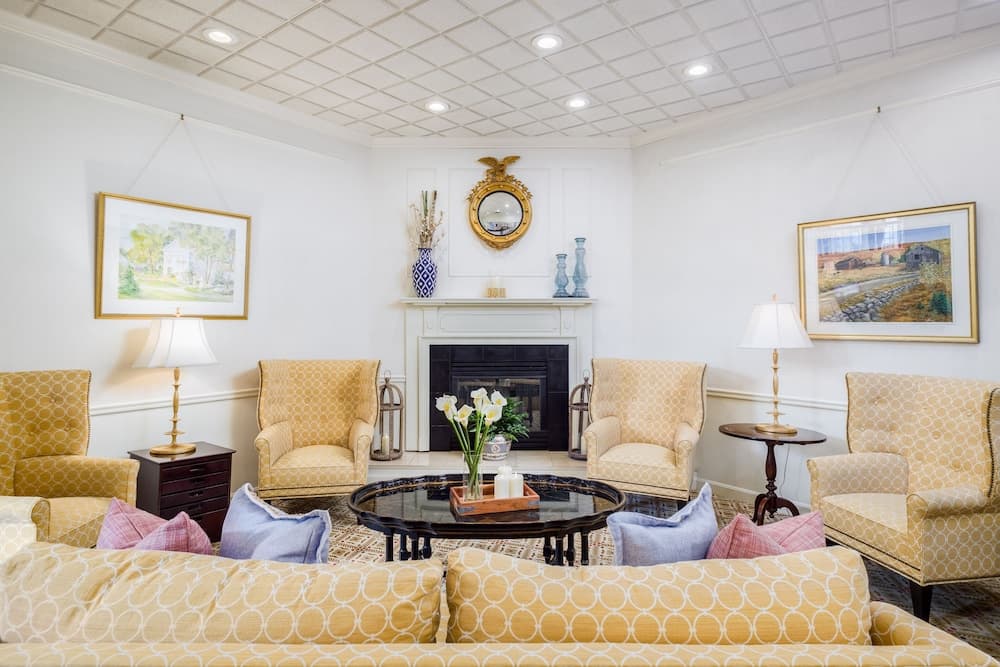 The Farmington Inn & Suites