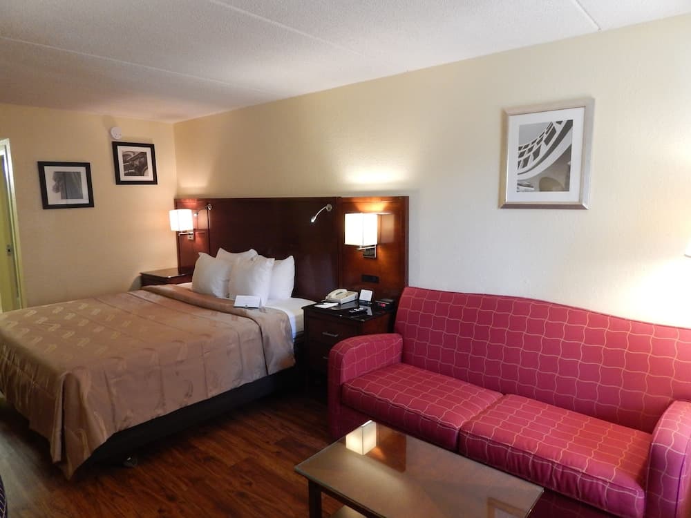 Econo Lodge Naval Station Norfolk