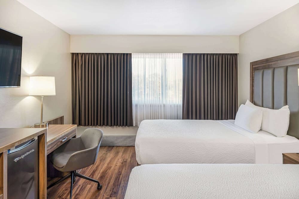 Days Inn by Wyndham Victoria On The Harbour